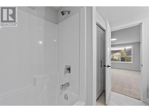 1840 10 Street Sw Unit# 9, Salmon Arm, BC - Indoor Photo Showing Bathroom