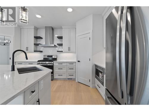 1840 10 Street Sw Unit# 9, Salmon Arm, BC - Indoor Photo Showing Kitchen With Double Sink With Upgraded Kitchen