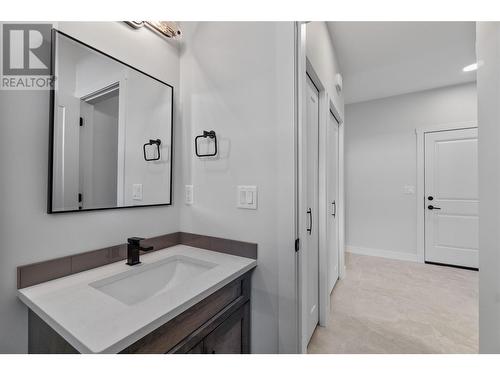 1840 10 Street Sw Unit# 9, Salmon Arm, BC - Indoor Photo Showing Bathroom