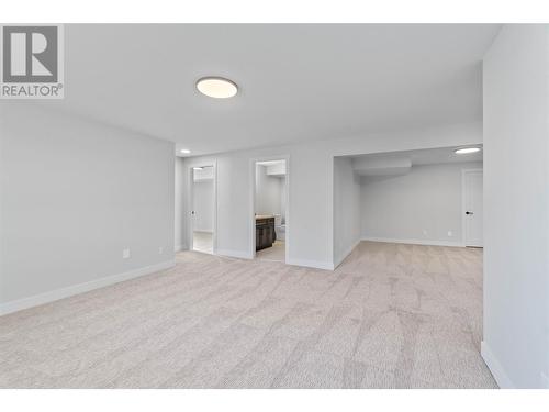 1840 10 Street Sw Unit# 9, Salmon Arm, BC - Indoor Photo Showing Other Room