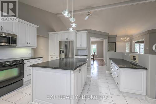 27 Calvert Place, Thames Centre (Dorchester), ON - Indoor Photo Showing Kitchen