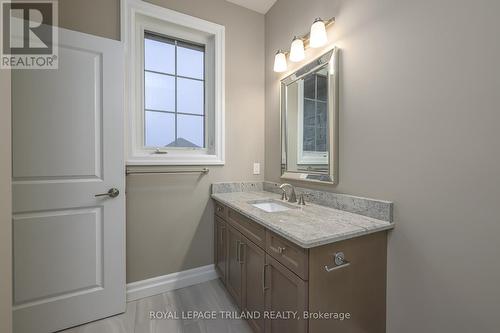 2452 Red Thorne Avenue, London, ON - Indoor Photo Showing Bathroom