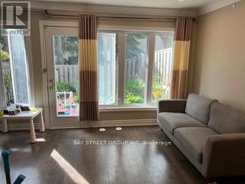 8 Lady Fern Way, Toronto (Don Valley Village), ON - Indoor Photo Showing Living Room