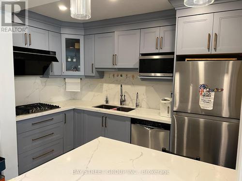 8 Lady Fern Way, Toronto (Don Valley Village), ON - Indoor Photo Showing Kitchen With Double Sink With Upgraded Kitchen