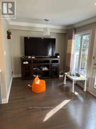 8 Lady Fern Way, Toronto (Don Valley Village), ON - Indoor Photo Showing Living Room