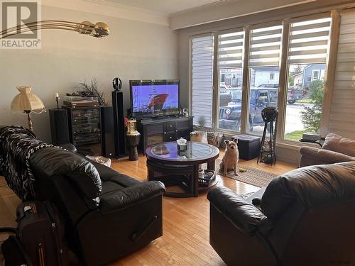 65 Byng Ave, Kapuskasing, ON - Indoor Photo Showing Living Room