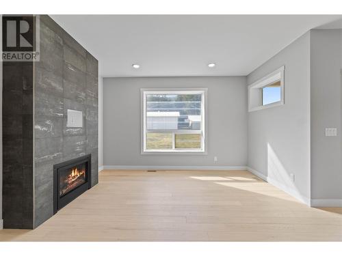 1840 10 Street Sw Unit# 16, Salmon Arm, BC - Indoor With Fireplace