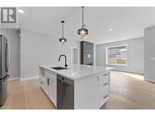 1840 10 Street Sw Unit# 16, Salmon Arm, BC - Indoor Photo Showing Kitchen With Upgraded Kitchen