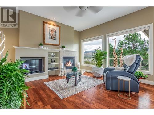 2421 Glacier Court Unit# 18, Kelowna, BC - Indoor Photo Showing Living Room With Fireplace