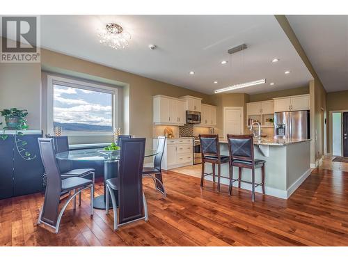 2421 Glacier Court Unit# 18, Kelowna, BC - Indoor Photo Showing Dining Room