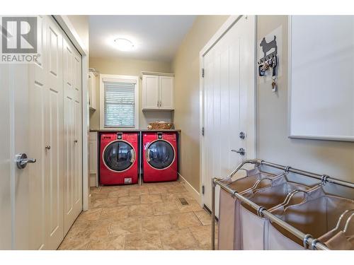 2421 Glacier Court Unit# 18, Kelowna, BC - Indoor Photo Showing Laundry Room