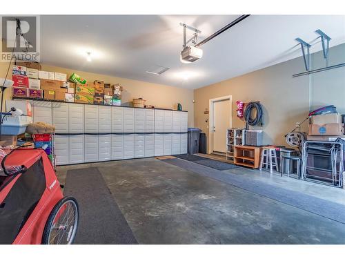 2421 Glacier Court Unit# 18, Kelowna, BC - Indoor Photo Showing Garage