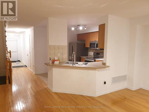 152 - 5255 Palmetto Place, Mississauga, ON - Indoor Photo Showing Kitchen With Double Sink