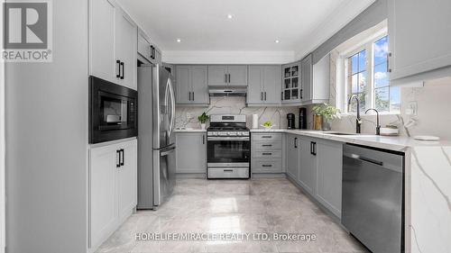 1151 Charlton Way, Milton (Dempsey), ON - Indoor Photo Showing Kitchen