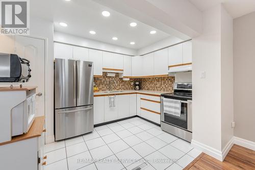 54 Tara Park Crescent, Brampton (Brampton North), ON - Indoor Photo Showing Kitchen