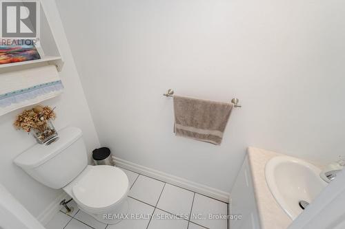 54 Tara Park Crescent, Brampton (Brampton North), ON - Indoor Photo Showing Bathroom