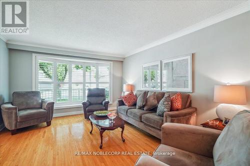 7750 Netherwood Road, Mississauga (Malton), ON - Indoor Photo Showing Living Room