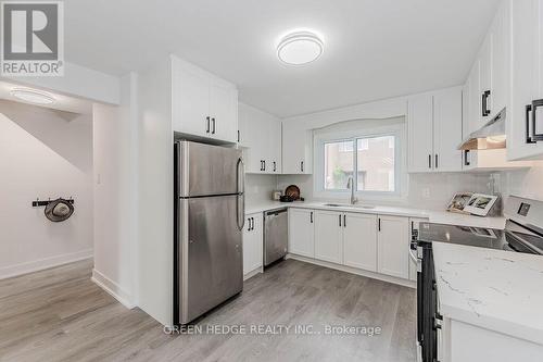 D8 - 527 Woodlawn Road E, Guelph (Brant), ON - Indoor Photo Showing Kitchen With Stainless Steel Kitchen