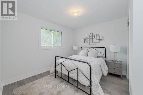 D8 - 527 Woodlawn Road E, Guelph (Brant), ON - Indoor Photo Showing Bedroom