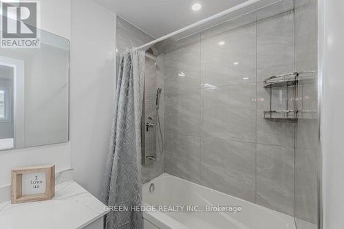 D8 - 527 Woodlawn Road E, Guelph (Brant), ON - Indoor Photo Showing Bathroom