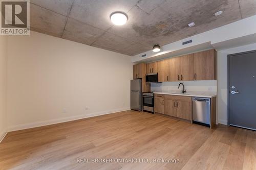 403 - 11 Robert Street, Hamilton (Beasley), ON - Indoor Photo Showing Kitchen