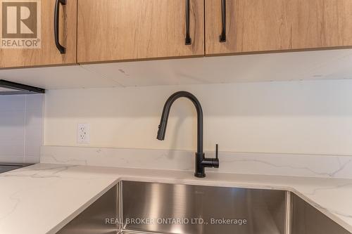 403 - 11 Robert Street, Hamilton (Beasley), ON - Indoor Photo Showing Kitchen