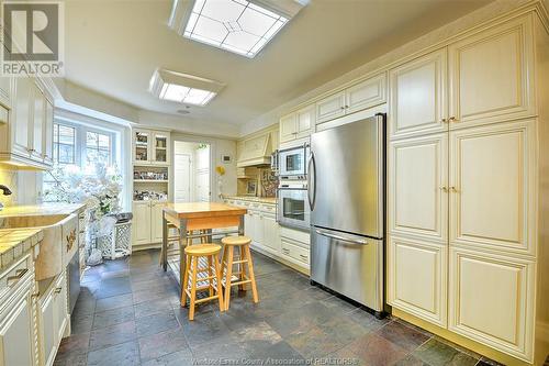 214 Crystal Bay Drive, Amherstburg, ON - Indoor Photo Showing Kitchen