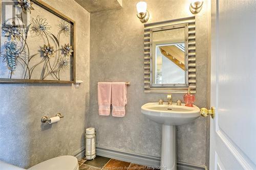 214 Crystal Bay Drive, Amherstburg, ON - Indoor Photo Showing Bathroom