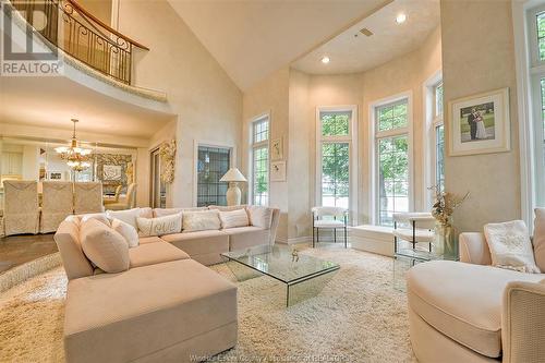 214 Crystal Bay Drive, Amherstburg, ON - Indoor Photo Showing Living Room