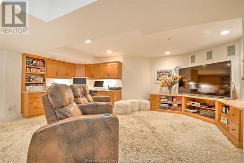 214 Crystal Bay Drive, Amherstburg, ON - Indoor Photo Showing Living Room