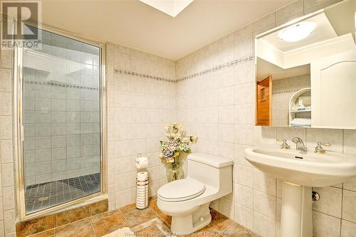 214 Crystal Bay Drive, Amherstburg, ON - Indoor Photo Showing Bathroom