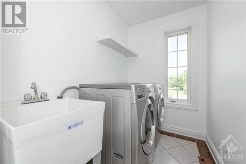 6804 Lakes Park Drive, Ottawa, ON - Indoor Photo Showing Laundry Room