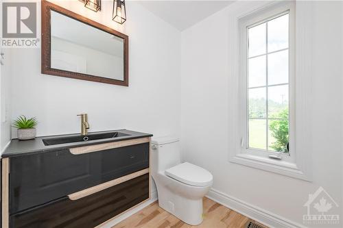 6804 Lakes Park Drive, Ottawa, ON - Indoor Photo Showing Bathroom