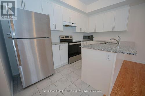 1556 Hilson Heights, Milton (Cobban), ON - Indoor Photo Showing Kitchen