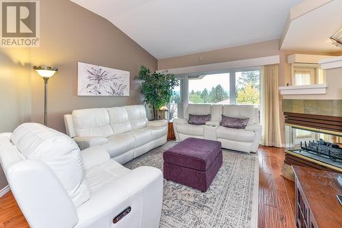 4400 Gallaghers Drive E Unit# 14, Kelowna, BC - Indoor Photo Showing Living Room With Fireplace