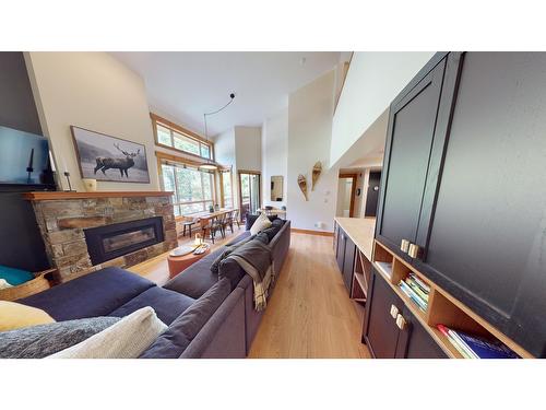 4559 Timberline  Crescent Unit# 442, Fernie, BC - Indoor Photo Showing Living Room With Fireplace