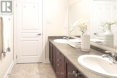 15 Birchbark Court, Richmond Hill, ON - Indoor Photo Showing Bathroom