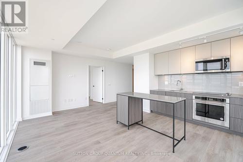 1305 - 220 Missinnihe Way, Mississauga, ON - Indoor Photo Showing Kitchen