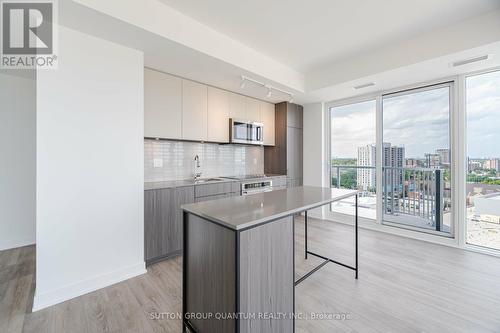 1305 - 220 Missinnihe Way, Mississauga, ON - Indoor Photo Showing Kitchen