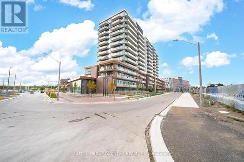 1305 - 220 Missinnihe Way, Mississauga, ON - Outdoor