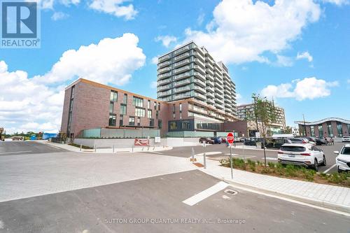 1305 - 220 Missinnihe Way, Mississauga, ON - Outdoor