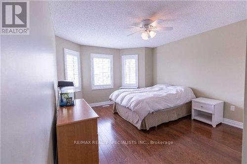 933 Knotty Pine (Main &Up) Grove, Mississauga (Meadowvale Village), ON - Indoor Photo Showing Bedroom