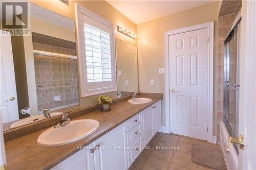 933 Knotty Pine (Main &Up) Grove, Mississauga (Meadowvale Village), ON - Indoor Photo Showing Bathroom