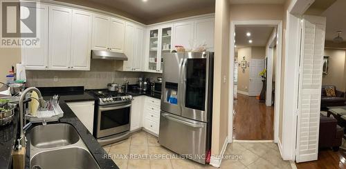 933 Knotty Pine (Main &Up) Grove, Mississauga (Meadowvale Village), ON - Indoor Photo Showing Kitchen With Double Sink With Upgraded Kitchen