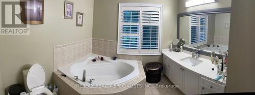 933 Knotty Pine (Main &Up) Grove, Mississauga (Meadowvale Village), ON - Indoor Photo Showing Bathroom