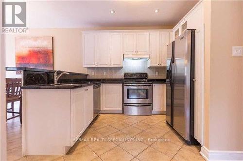 933 Knotty Pine (Main &Up) Grove, Mississauga (Meadowvale Village), ON - Indoor Photo Showing Kitchen