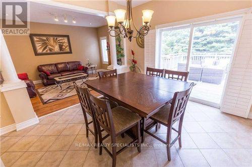 933 Knotty Pine (Main &Up) Grove, Mississauga (Meadowvale Village), ON - Indoor Photo Showing Dining Room