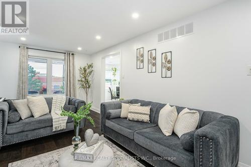 111 Forest Drive, Vaughan (West Woodbridge), ON - Indoor Photo Showing Living Room