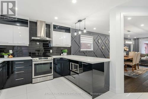 111 Forest Drive, Vaughan (West Woodbridge), ON - Indoor Photo Showing Kitchen With Upgraded Kitchen