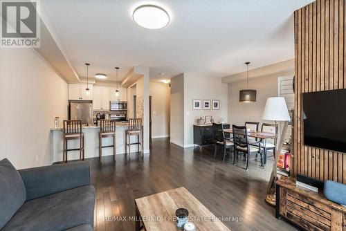 18 Whaley Lane, Hamilton (Ancaster), ON - Indoor Photo Showing Living Room